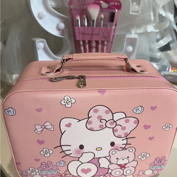 Hello Kitty Pink Makeup Case - Picture 1 of 5